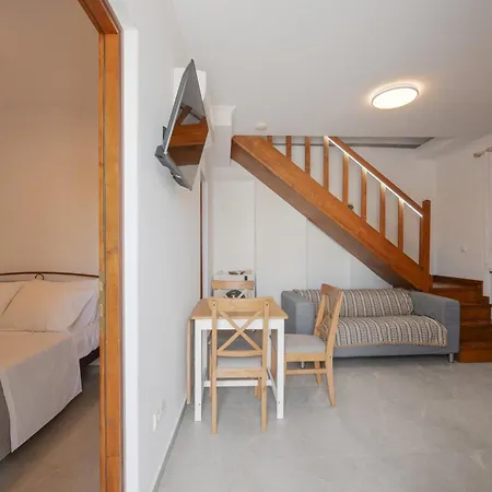Stylish Antika Close To The Shops And Restaurants In Korissia, Kea * Korissia (Kea)