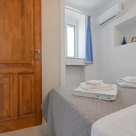 Stylish Antika Close To The Shops And Restaurants In Korissia, Kea