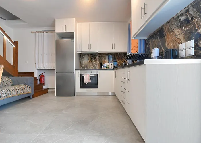 Stylish Antika Close To The Shops And Restaurants In Korissia, Kea *