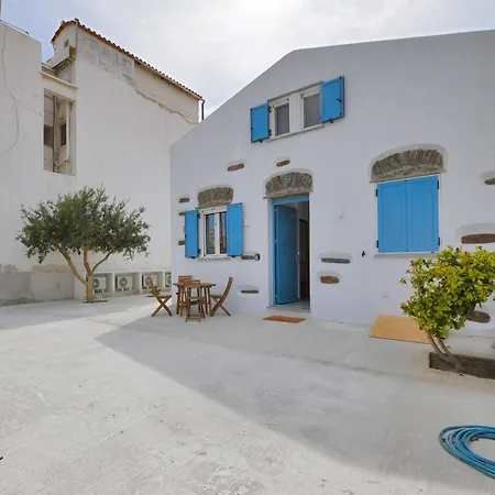 Stylish Antika Close To The Shops And Restaurants In Korissia, Kea