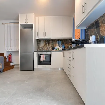 Stylish Antika Close To The Shops And Restaurants In Korissia, Kea *