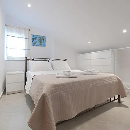 Stylish Antika Close To The Shops And Restaurants In Korissia, Kea * Korissia (Kea)