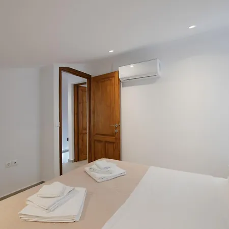 Stylish Antika Close To The Shops And Restaurants In Korissia, Kea *