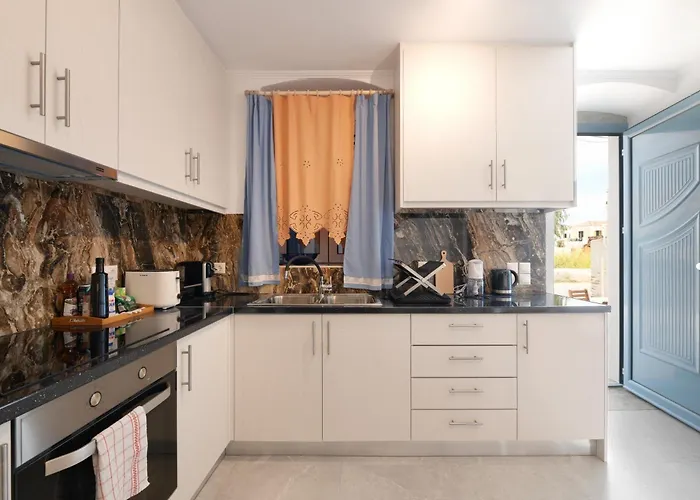 Stylish Antika Close To The Shops And Restaurants In Korissia, Kea * Korissia (Kea)